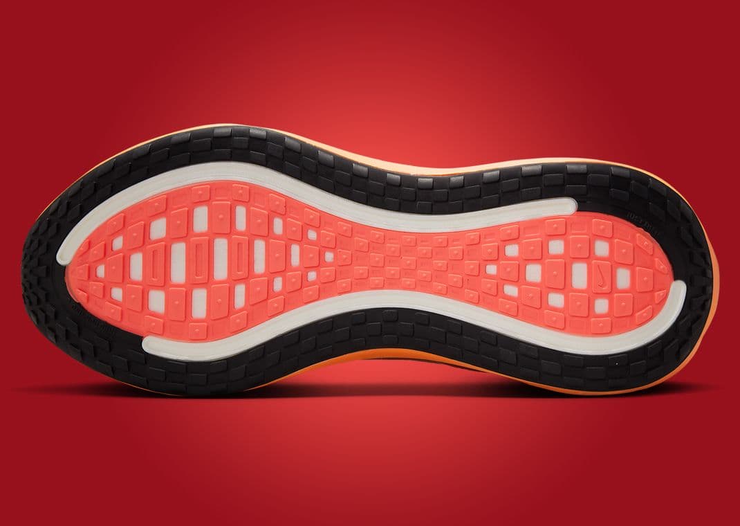 nike-vomero-plus-outsole-detail-2025